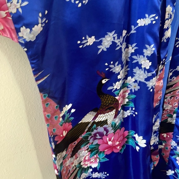 Vintage Royal Blue Kimono Silky Satin Floral Large Pink Bird Robe Sleepwear - Picture 2 of 7